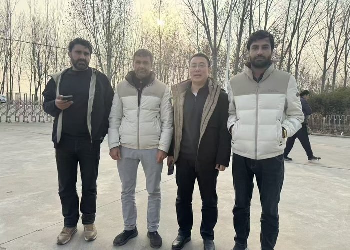 Customer visiting ANTE 21