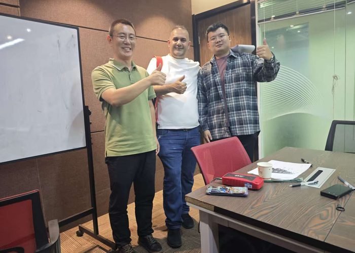 Customer visiting ANTE 32